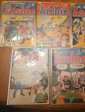 Archie Comics Lot X5: #202 203 204 218 220 Archie Series Bronze Age Beach Scene